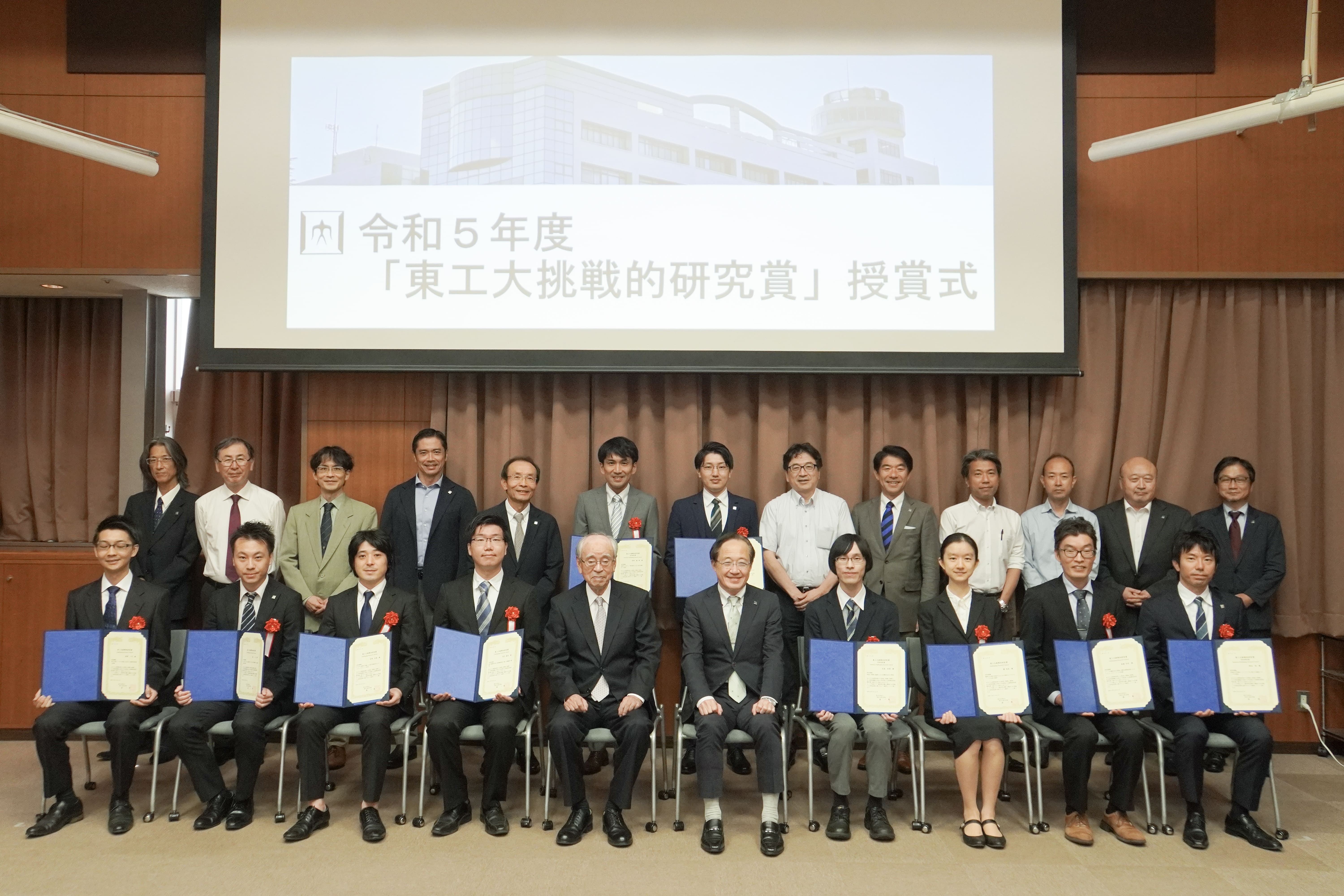 Commemorative photo with the award winners (1-Sep)